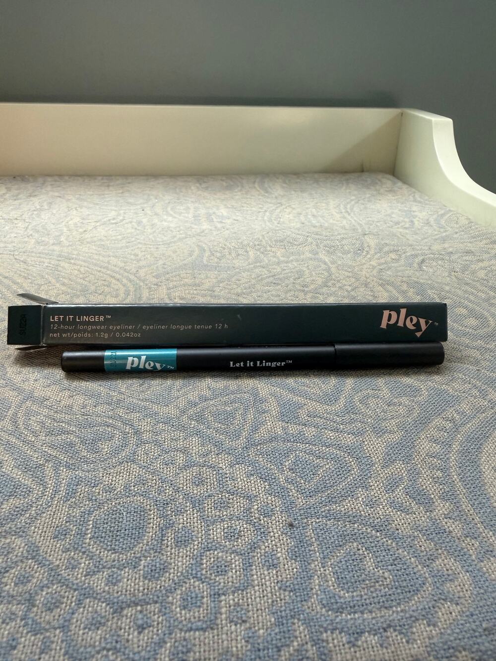 Pley Let it linger eyeliner in Cyber Fairy